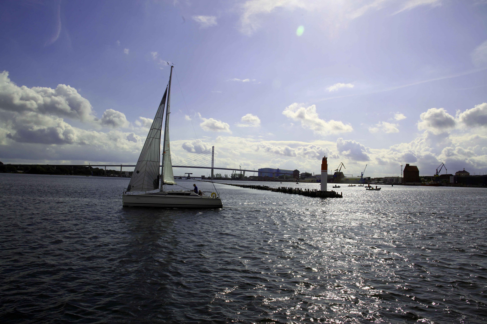 Hafen von Stralsund in Abendlicht.