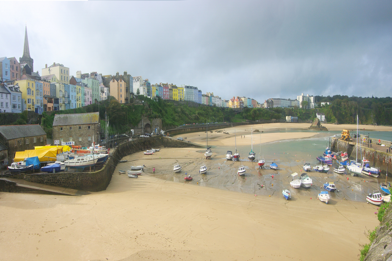 Hafen von Tenby (walisisch Dinbych-y-pysgod) in Wales