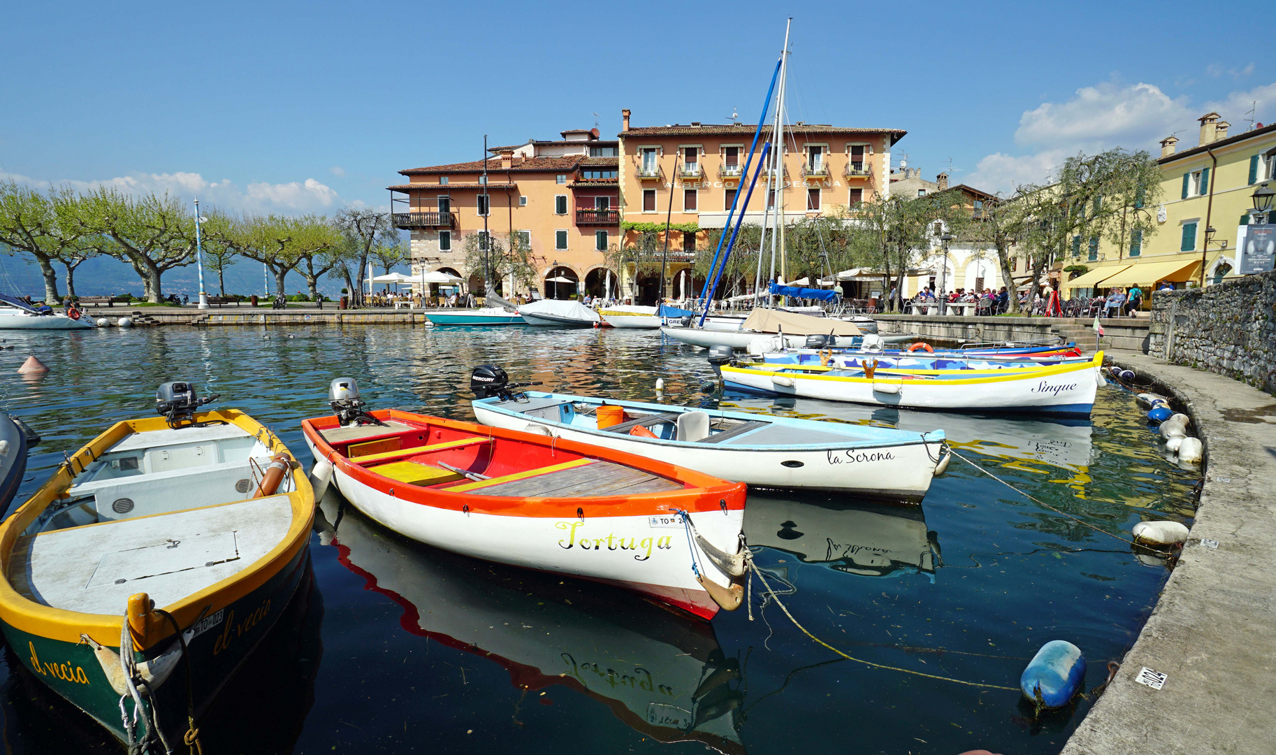 Hafen von Torri del Benaco