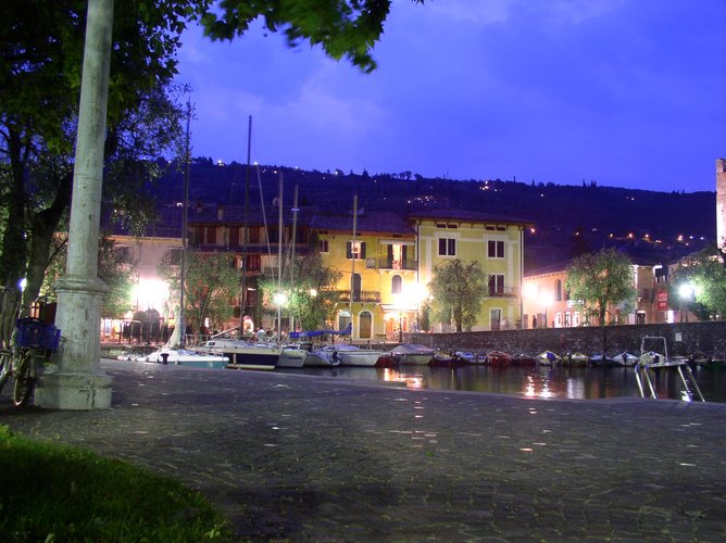 Hafen von Torri del Bennaco