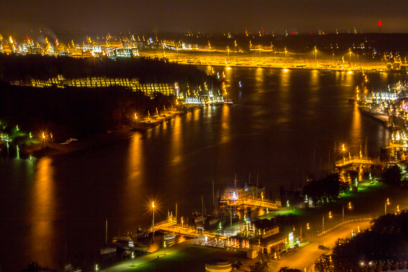 Hafen von Travemünde bei Nacht