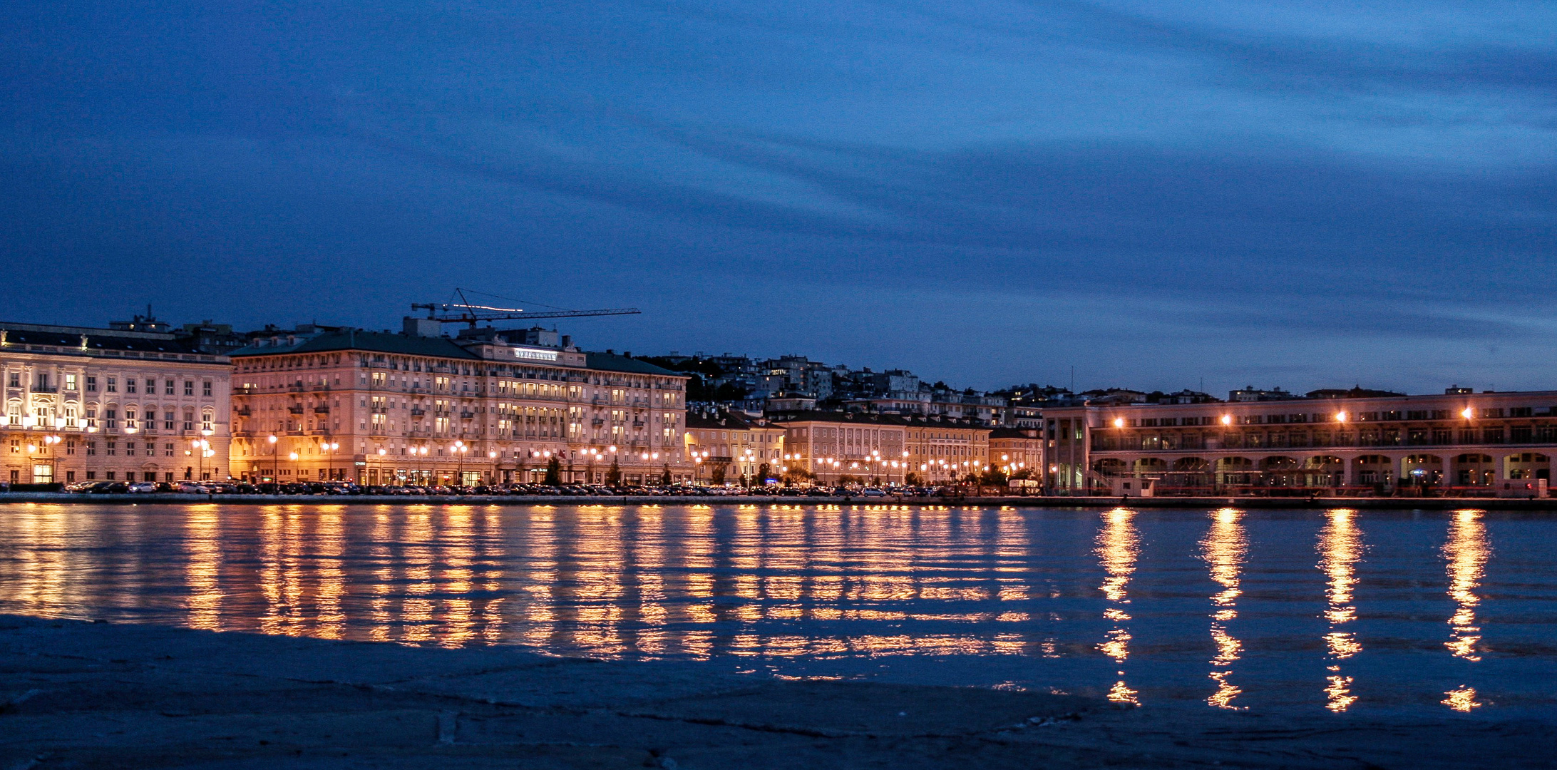 Hafen von Triest Foto & Bild architektur, architektur bei nacht