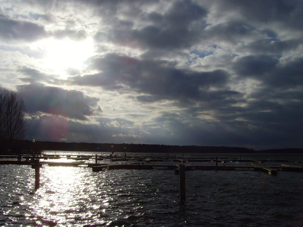 Hafen von Waren (Müritz) bei toller Wolkenkonstellation