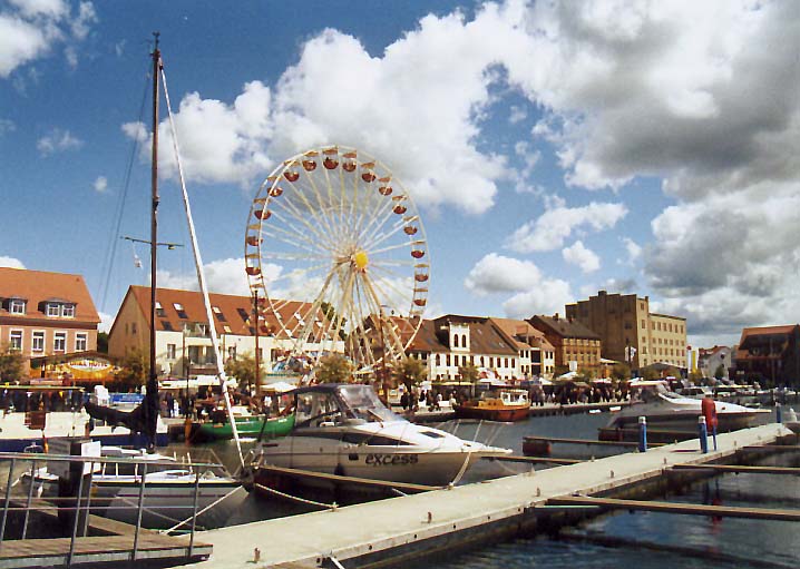 Hafen Waren während der Müritz-Sail 2004