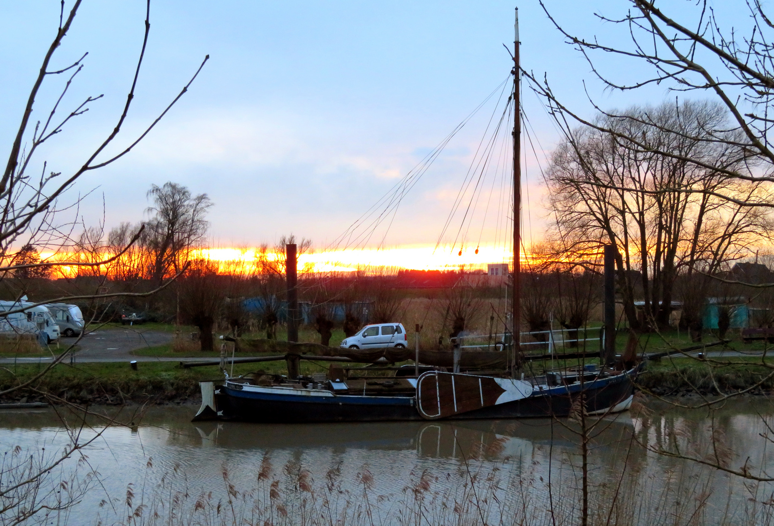  Hafen Wischhafen im Sonnenuntergang ...