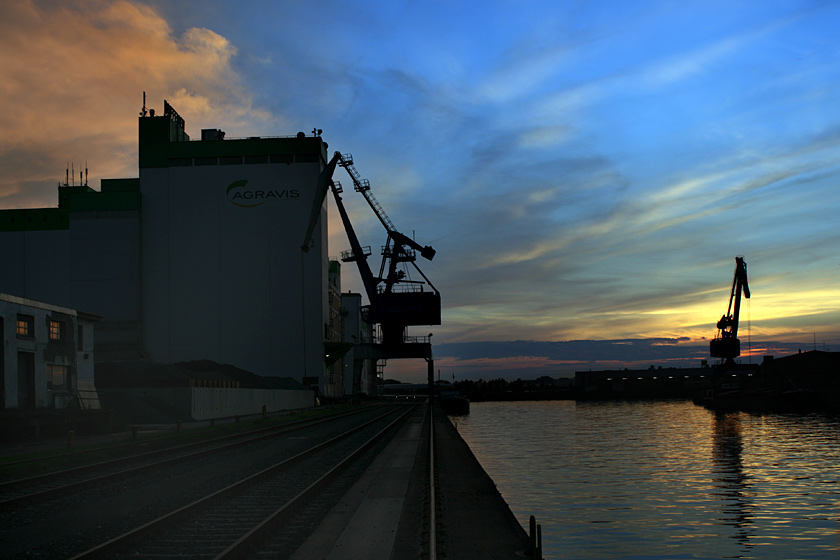 Hafen zur "Blauen Stunde"