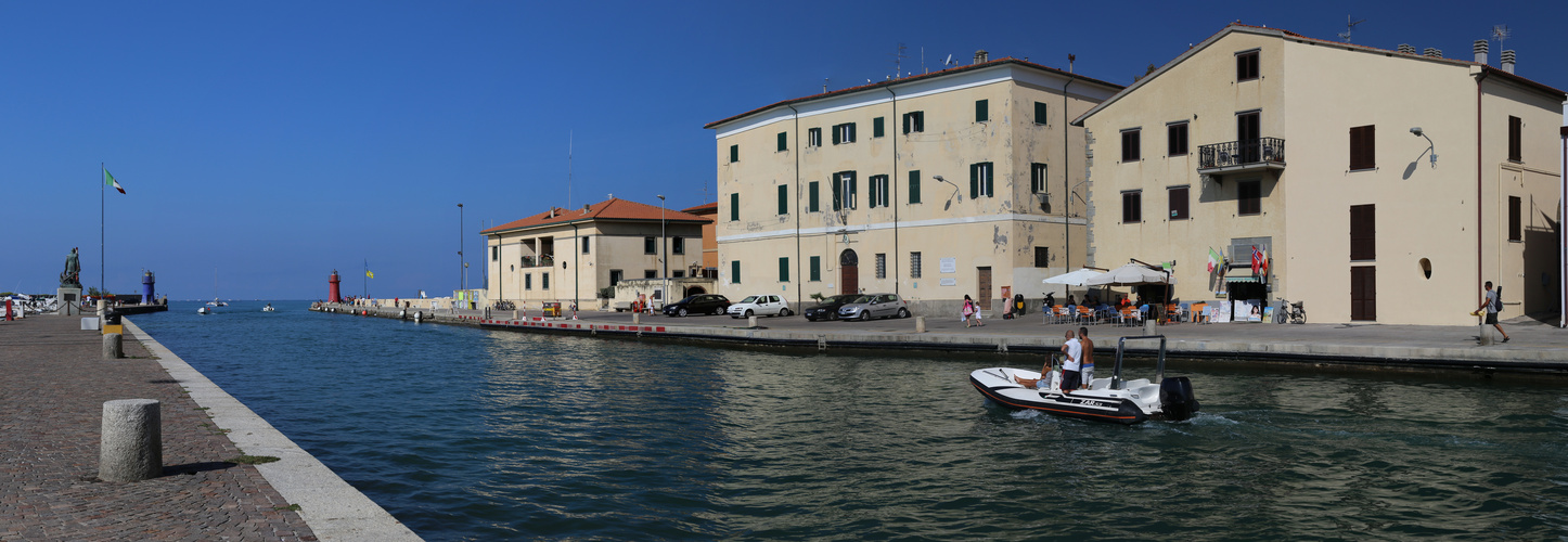 Hafenanlage Castiglione della Pescaia mit Hafenkneipe