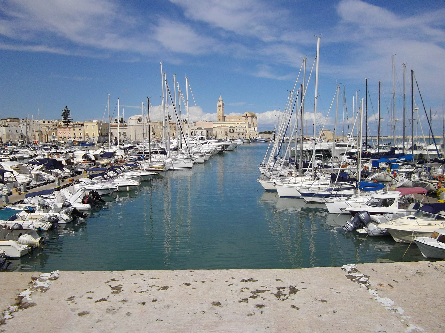 Hafenanlage in Apulien