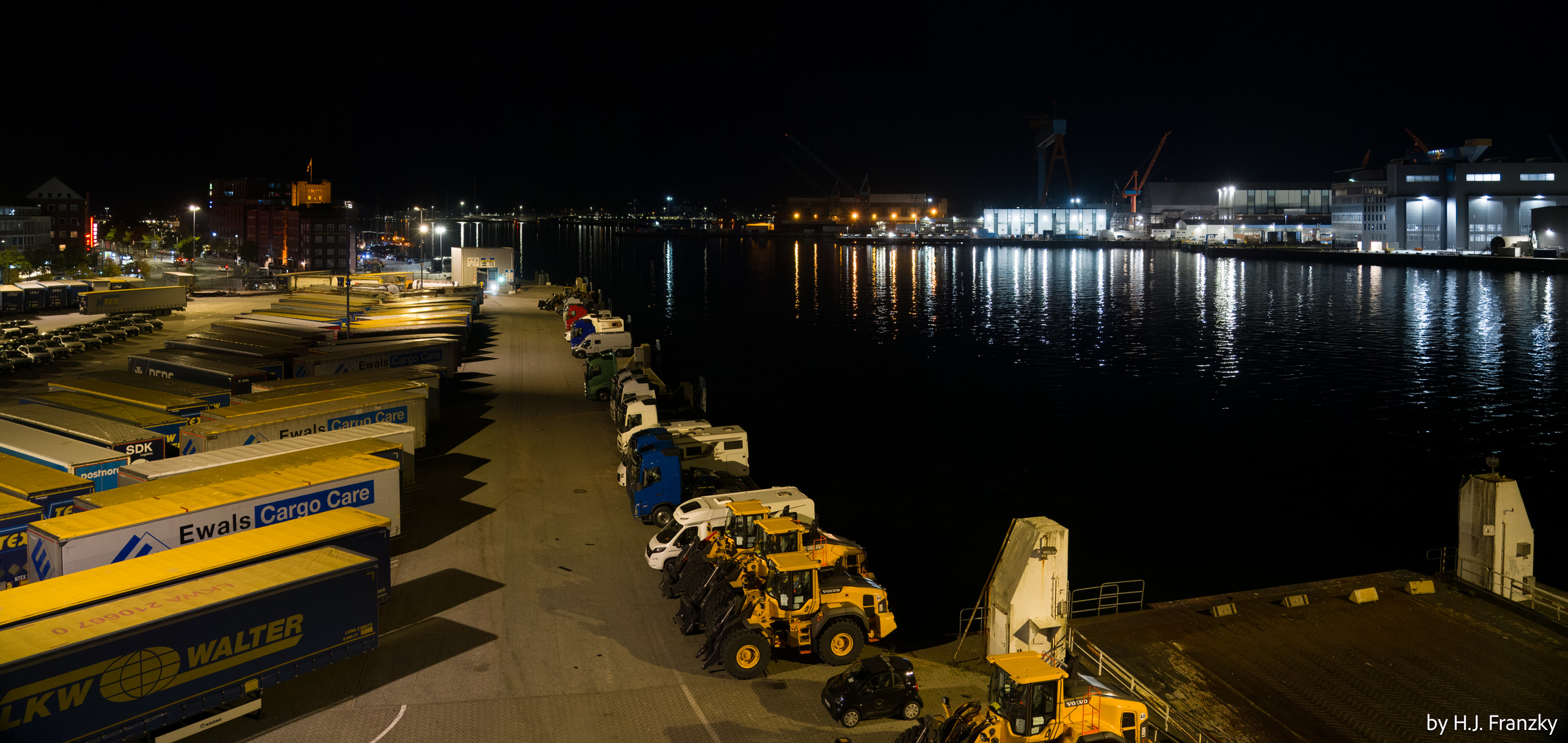 Hafenansicht bei Nacht