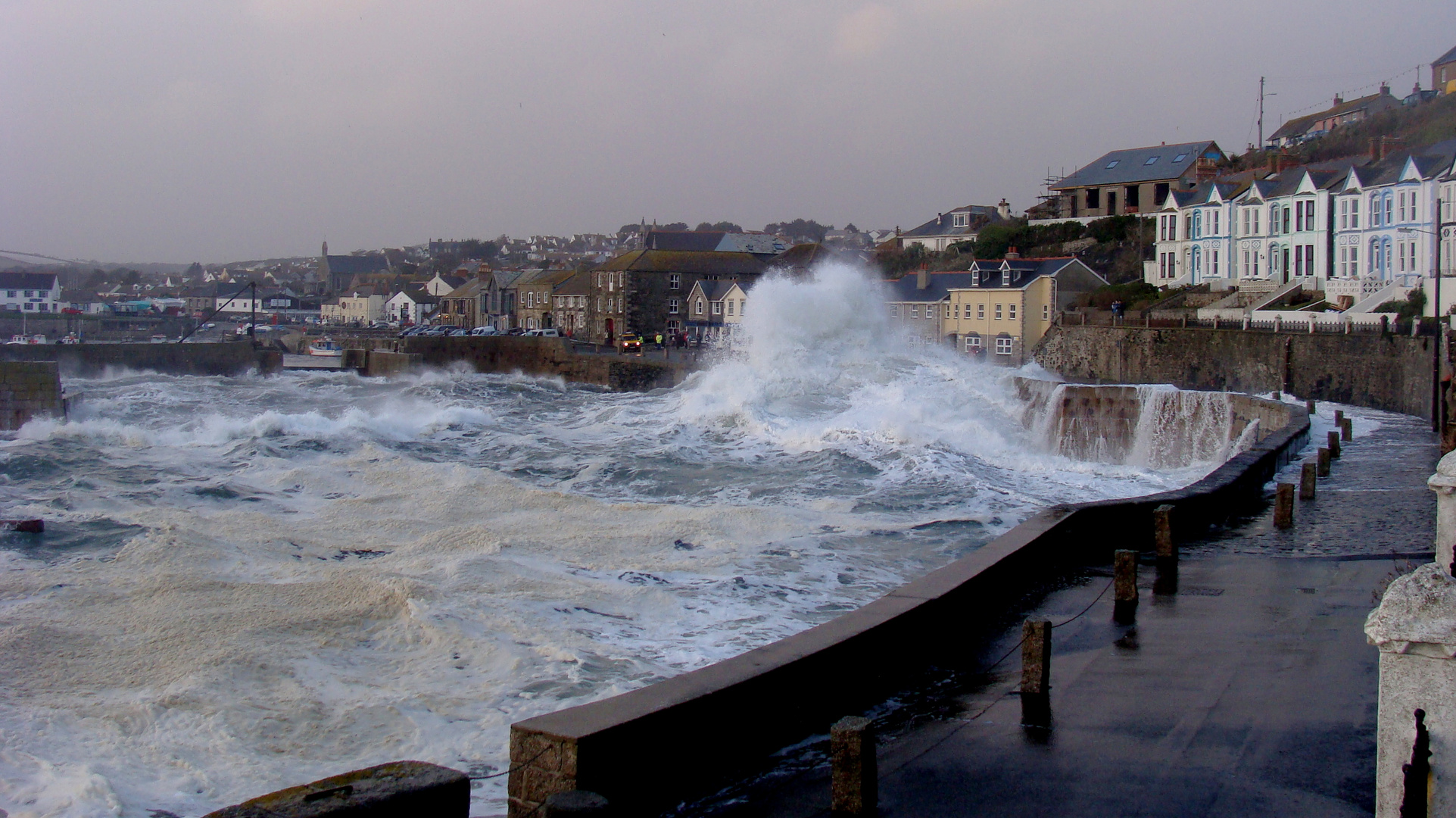 Hafenansicht Porthleven im Sturm