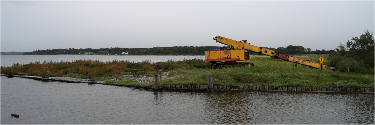 Hafenausfahrt mit Bagger