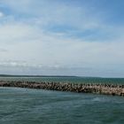 Hafen>Ausfahrt mit Sicht auf die Mohle und den Küstenstreifen