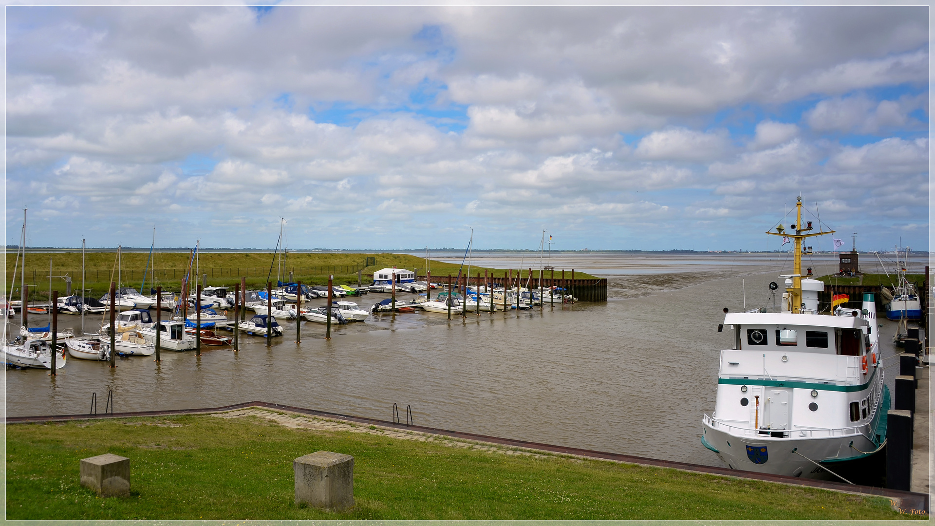 Hafenblick bei Ebbe