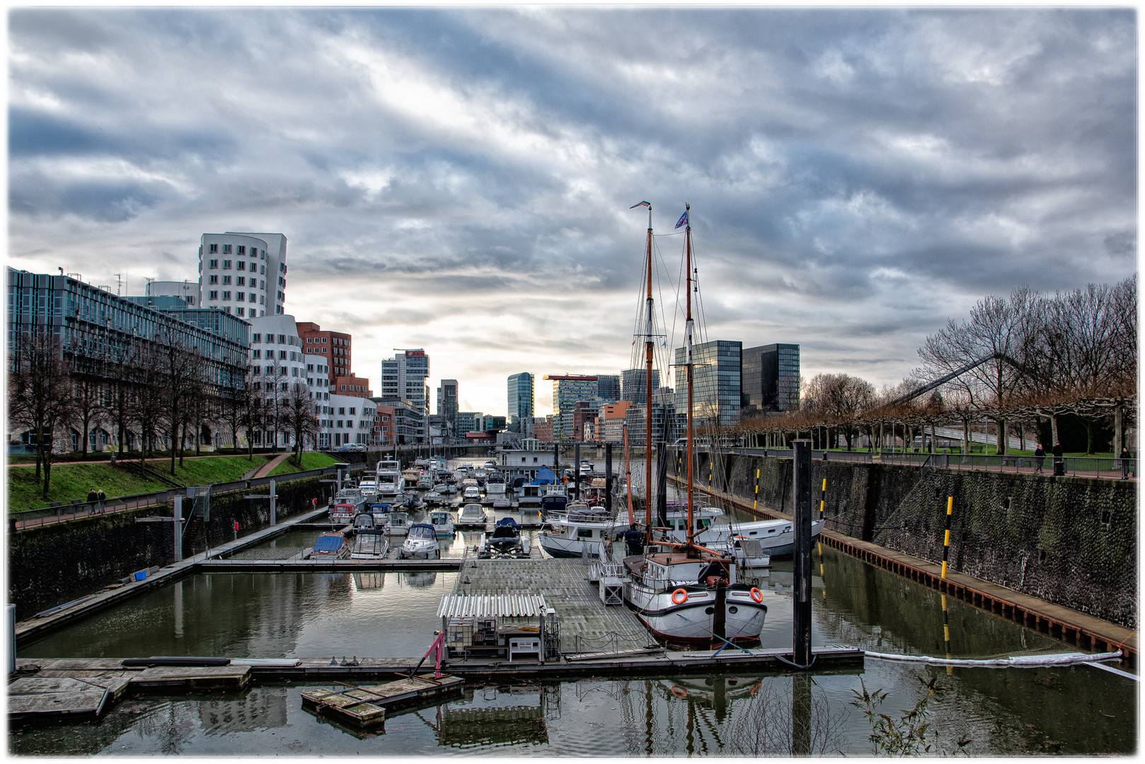 Hafenblick im Düsseldorfer Medienhafen