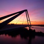 Hafenbrücke Düsseldorf im Sonnenuntergang