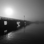 Hafenbrücke im Frühnebel