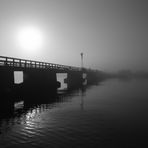 Hafenbrücke im Frühnebel