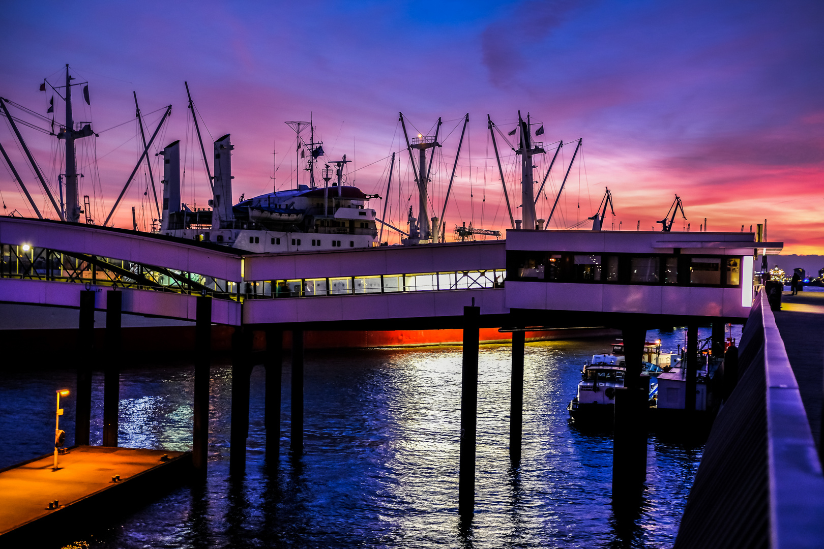 Hafencity at night