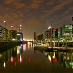 ** Hafencity bei Nacht **