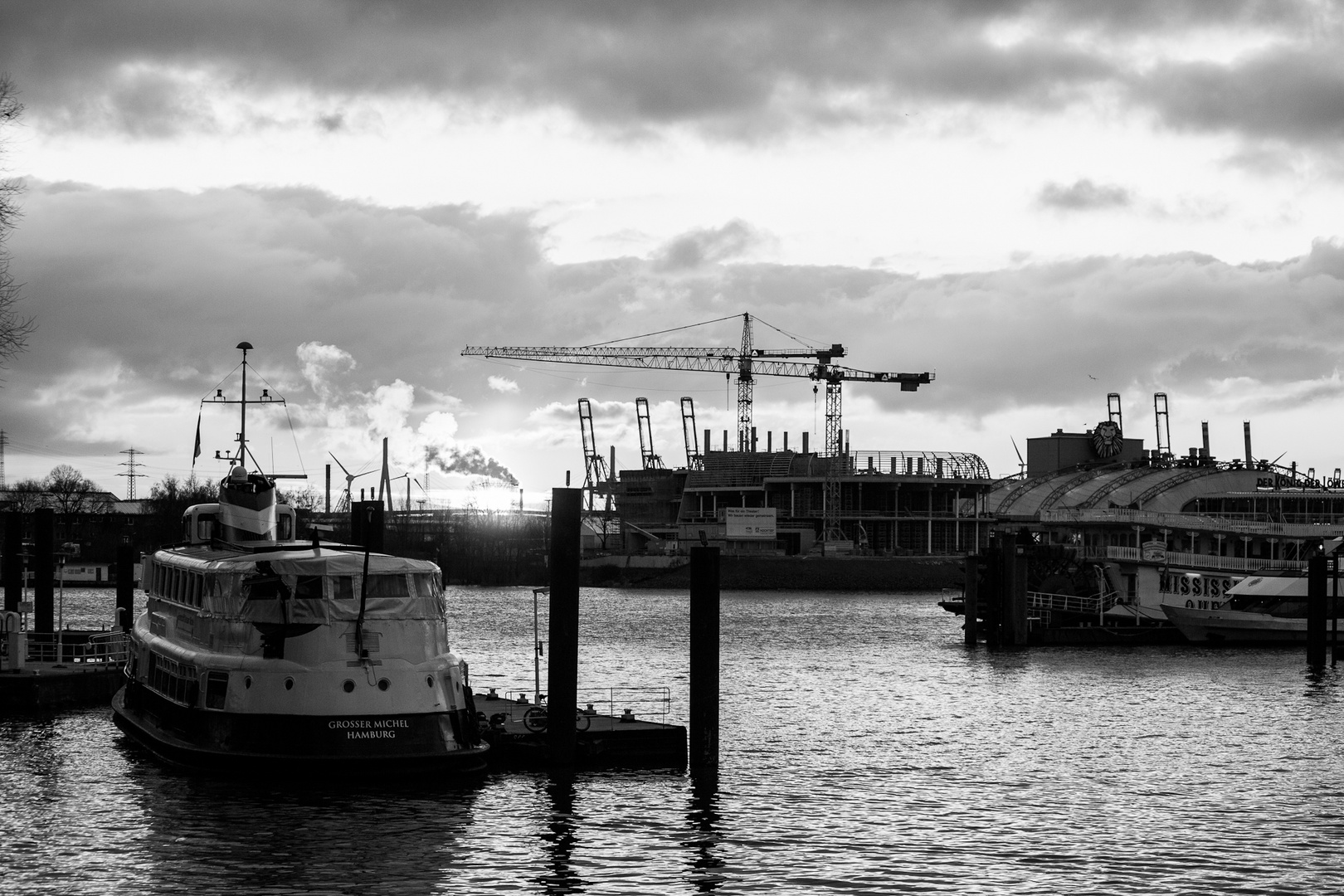 Hafencity - Boot - Sonnenuntergang