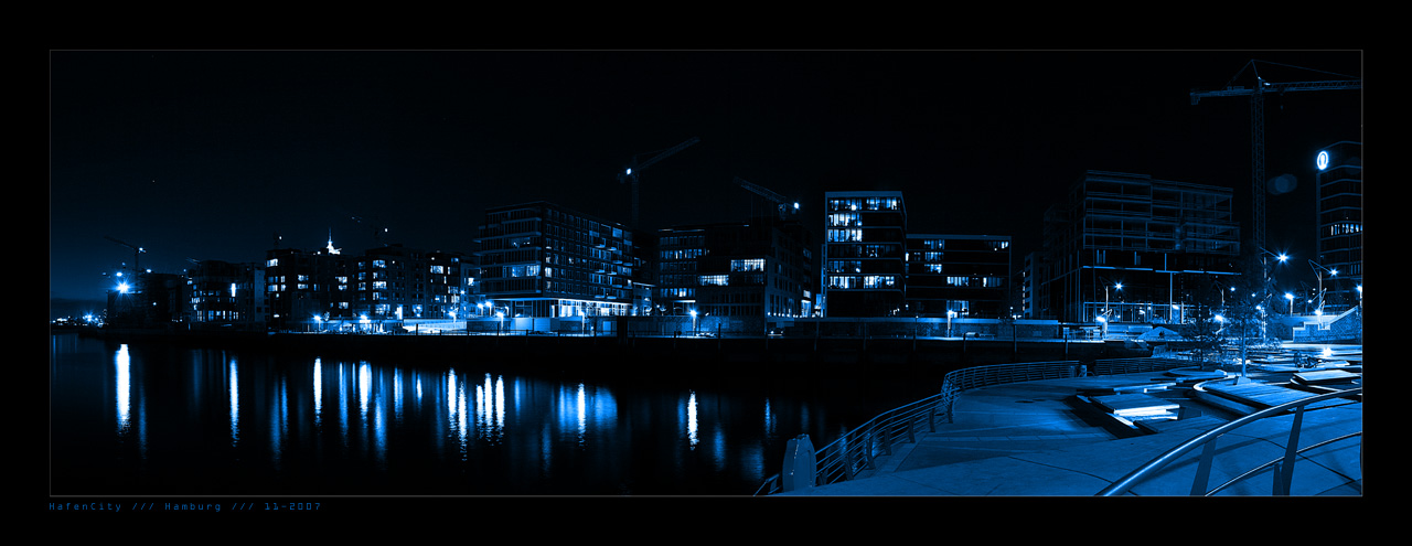 |- HafenCity by night -|
