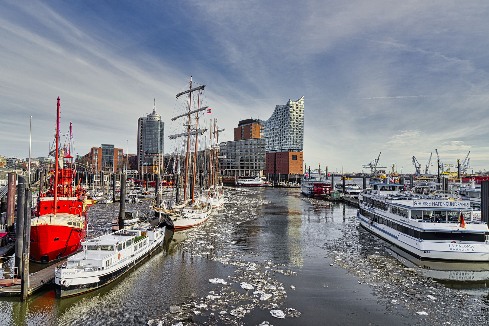 HafenCity mit der Elbphilharmonie im Hintergrund 