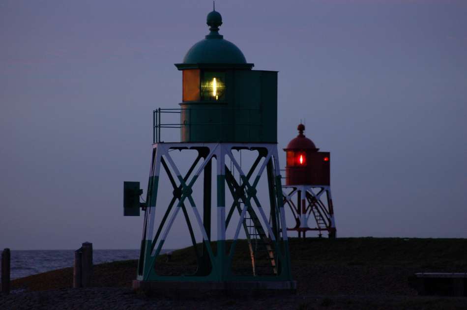 Hafeneinfahrt am Abend