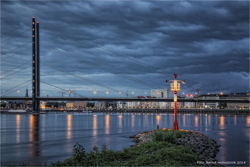 Hafeneinfahrt Düsseldorf ....