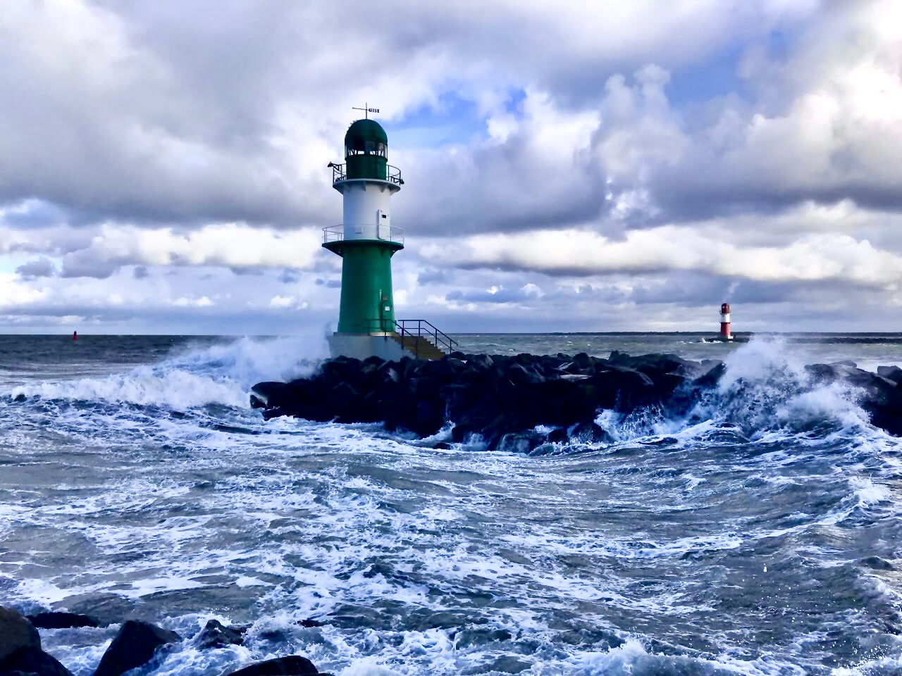 Hafeneinfahrt in Warnemünde 