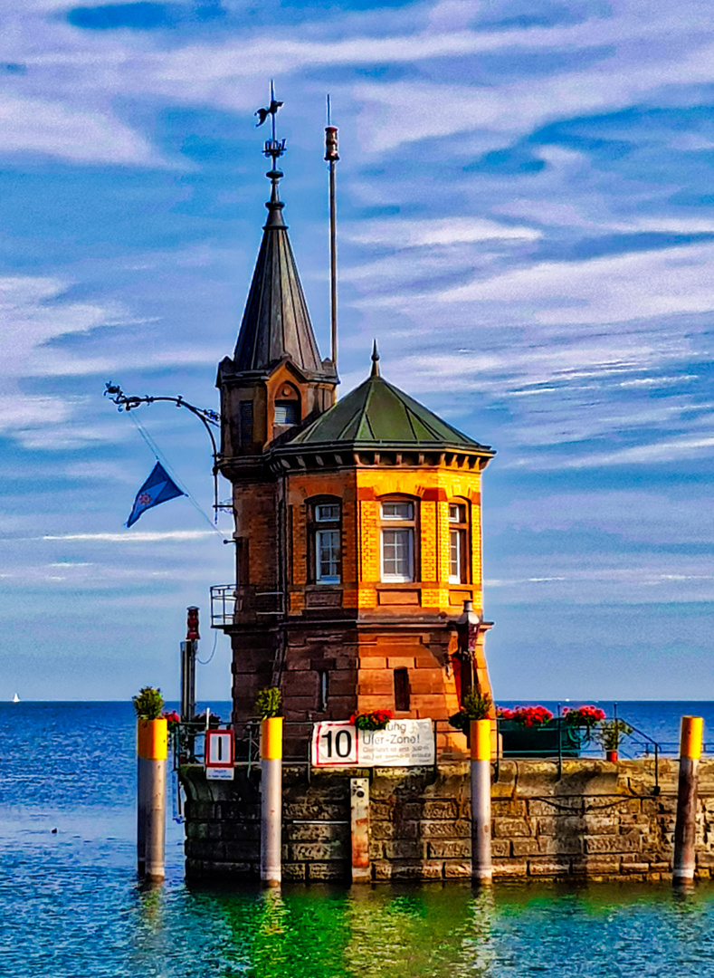 Hafeneinfahrt Konstanz in der Abendsonne