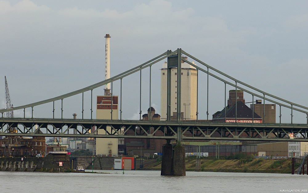 Hafeneinfahrt Krefeld - Uerdingen. II