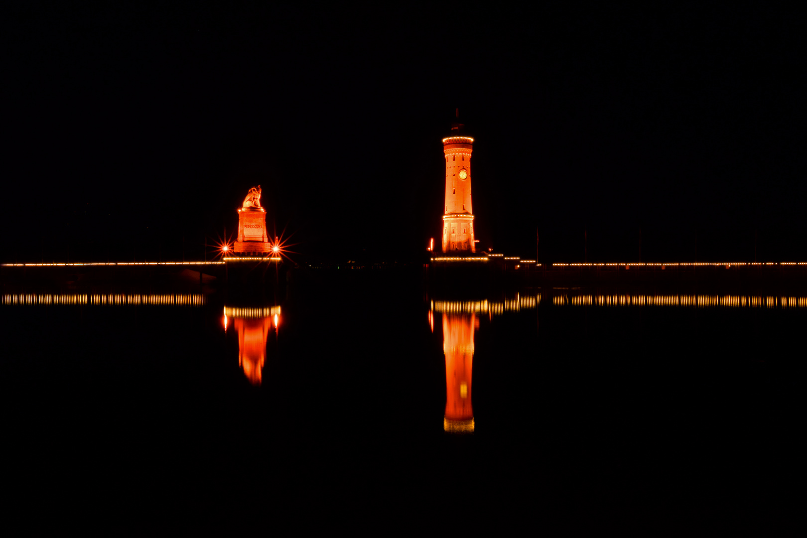 Hafeneinfahrt Lindau bei Nacht