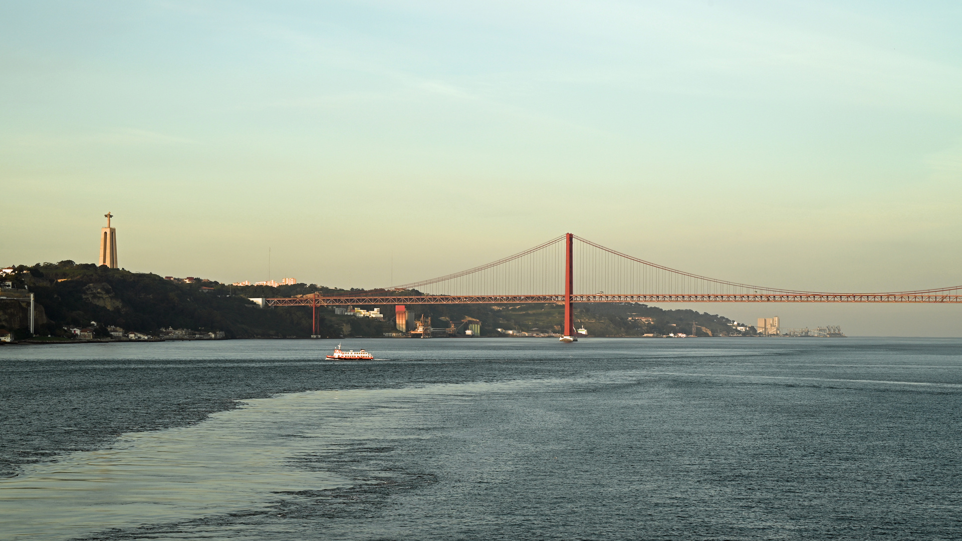 Hafeneinfahrt Lissabon Sonnenaufgang