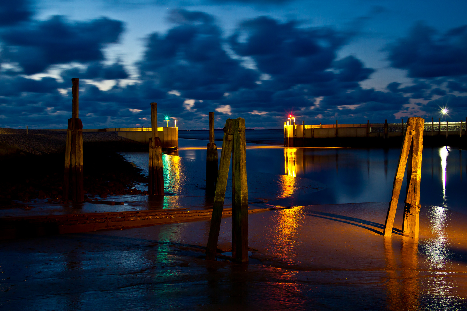 Hafeneinfahrt Neuharlingersiel