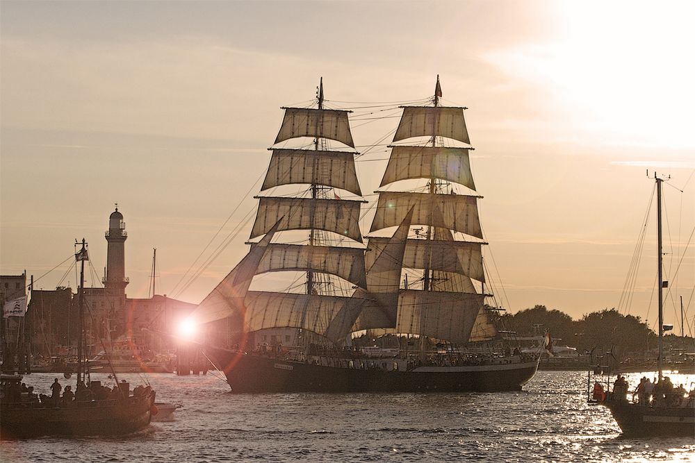 Hafeneinfahrt Sail Warnemünde