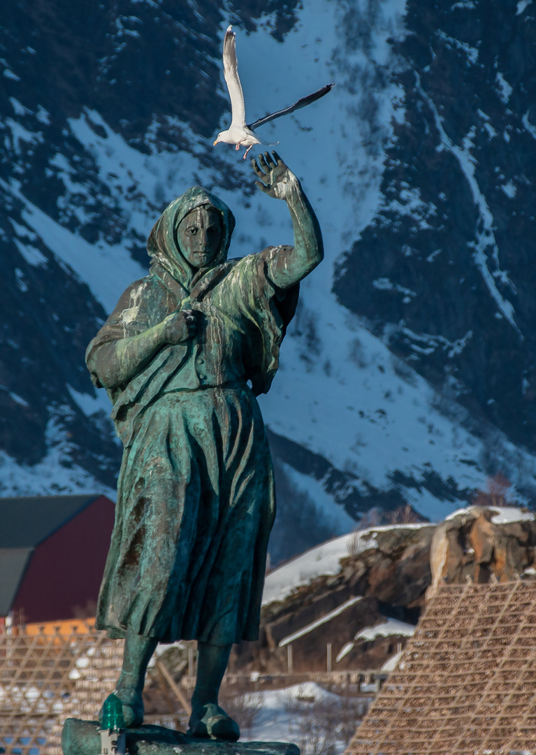 Hafeneinfahrt von Svolaer auf den Lofoten.