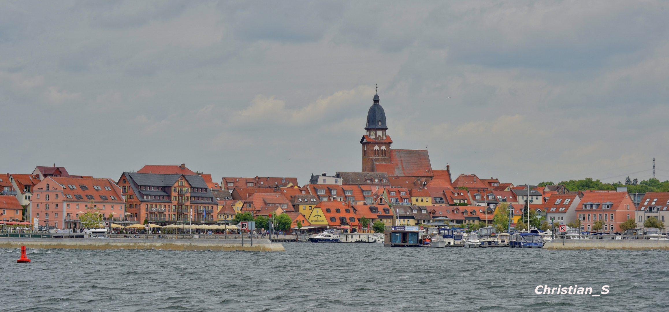 Hafeneinfahrt Waren an der Müritz