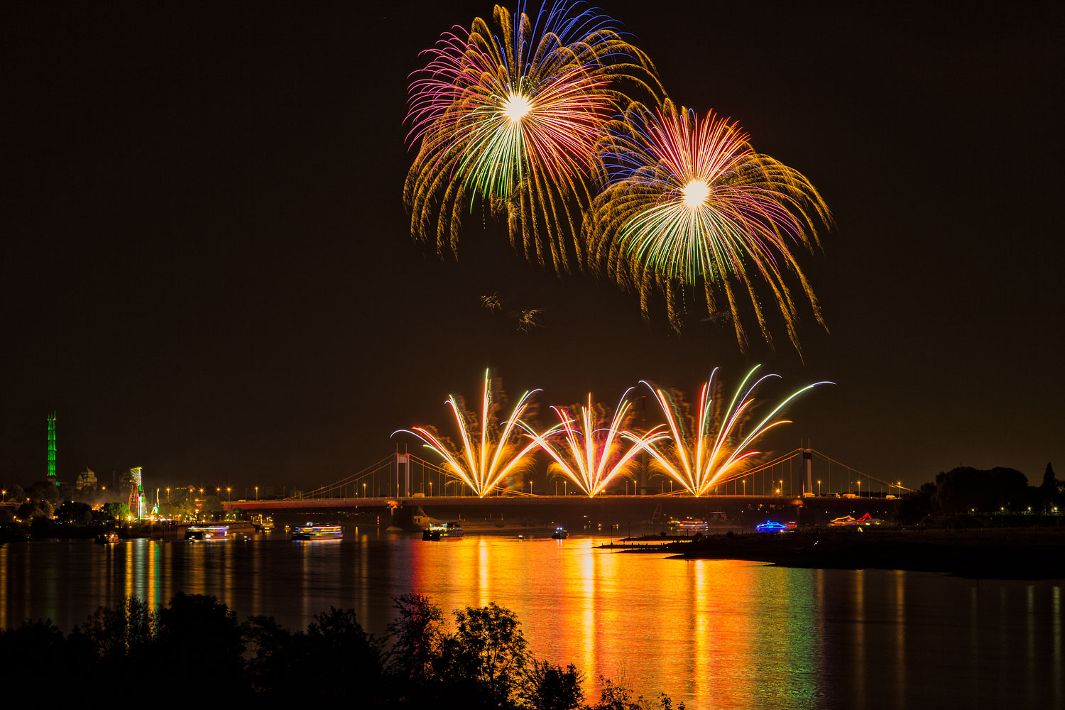 Hafenfest in Duisburg...Das Feuerwerk