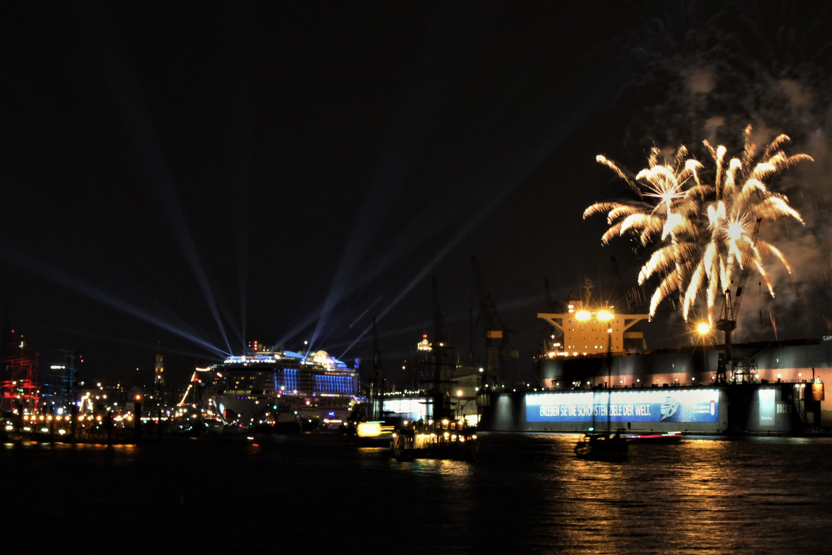 Hafengeburtstag Hamburg 2017 - Aida Feuerwerk