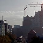 Hafenhochbahn und Elbphilharmonie