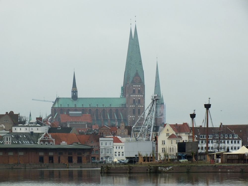 Hafenkulisse mit Blick auf die Marienkirche