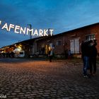 Hafenmarkt im blauen Licht