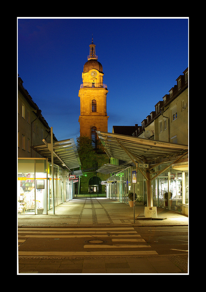 Hafenmarktpassage mit Turm zur blauen Stunde