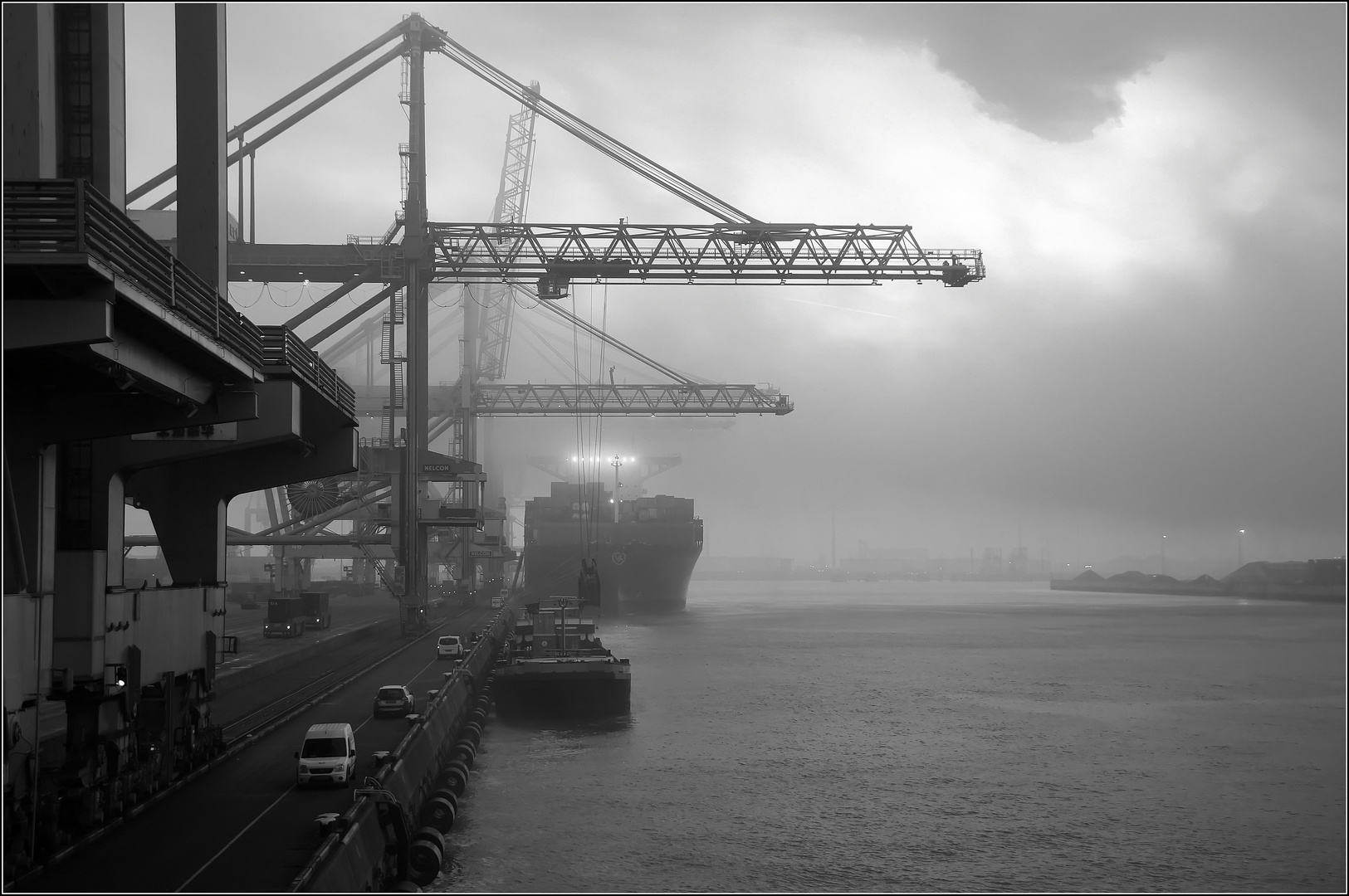 Hafen...Nebel...Hafen