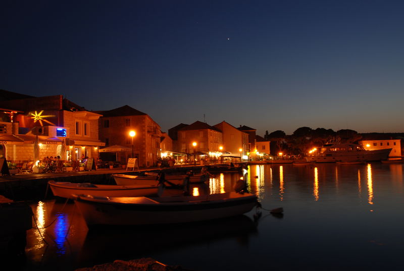 Hafenpromenade in Jelsa