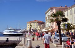 hafenpromenade in porec