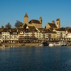 Hafenpromenade mit Schloss