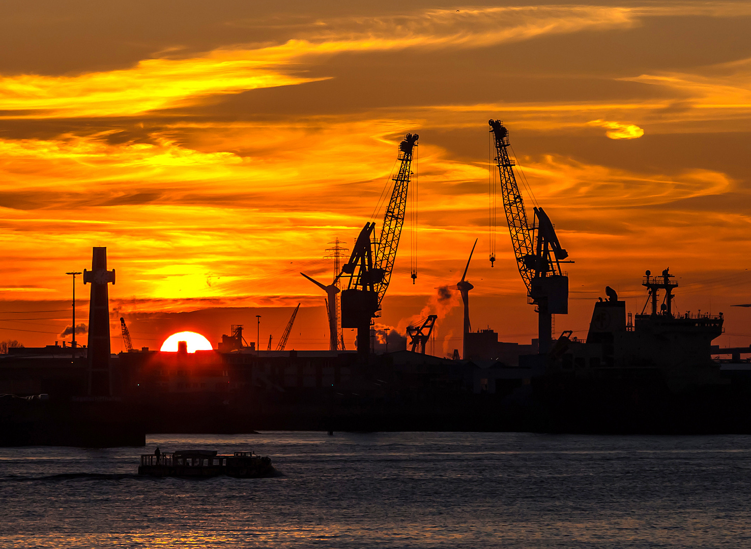 Hafenrundfahrt in der Sonnenuntergang