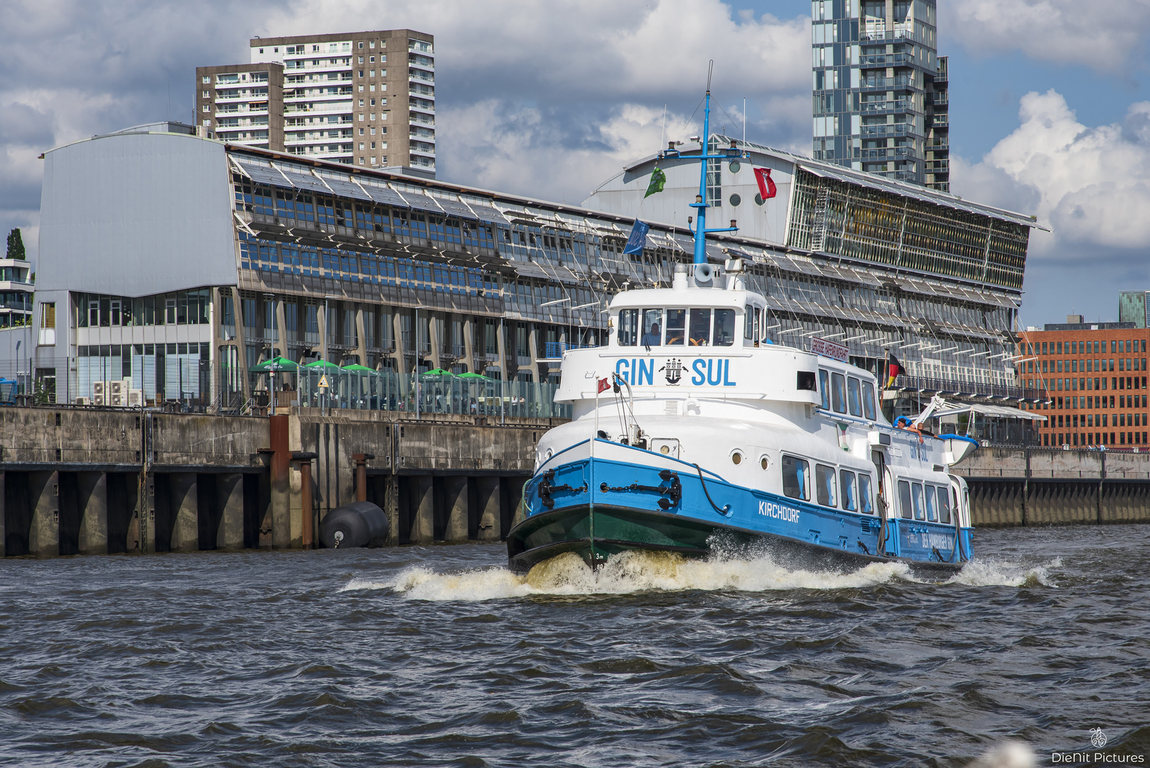 Hafenrundfahrt in Hamburg mit der Kirchdorf