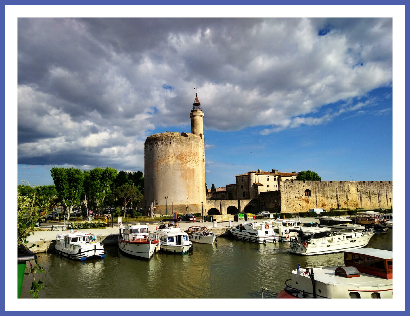 Hafenstädtchen Aigues Mortes in der Camargue